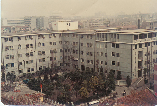 3、50年代末武漢市第一醫(yī)院住院部.jpg
