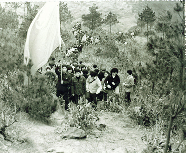 5、1969年，建設(shè)大軍涌入十堰，掀起三線建設(shè)熱潮。.jpg