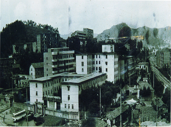 7、原二汽第一職工醫(yī)院外貌.jpg
